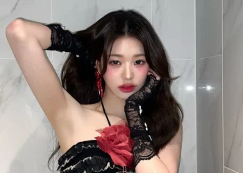 Jang Won-young IVE mendapat kritik tajam dari netizen China setelah menyebut Hong Kong sebagai negara dalam video behind the scene kunjungannya ke sana. (Foto: Instagram/for_everyoung10)