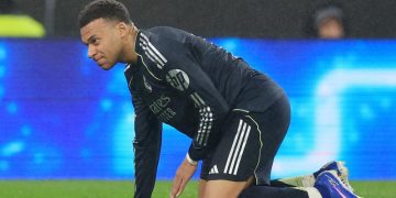 Kylian Mbappe menilai Real Madrid belum layak disebut tim juara setelah kalah 2-4 dari Benfica dan gagal lolos langsung ke 16 besar Liga Champions. (Foto: Patricia De Melo Moreira/AFP)