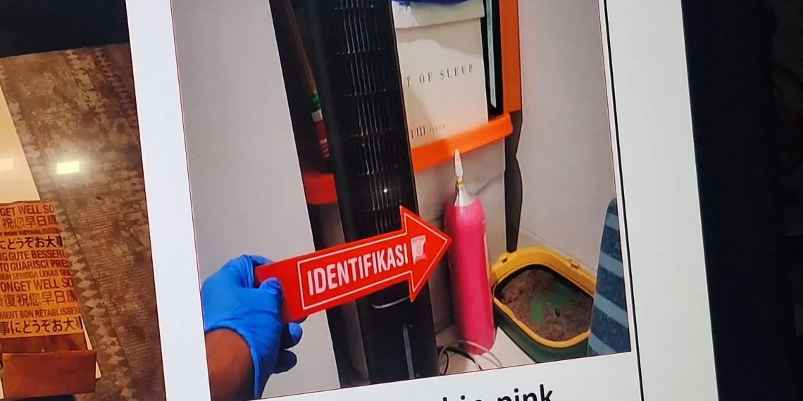 Polisi mengungkap hasil uji forensik tabung pink yang ditemukan di apartemen Lula Lahfah dalam kasus kematian sang selebgram. (Foto: ANTARA/Luthfia Miranda Putri/aa)