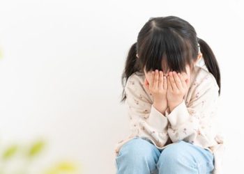 Menkes mengingatkan anak lebih rentan mengalami anxiety dan depresi akibat tekanan sosial dan paparan gawai sejak dini. (Foto: Shutterstock)