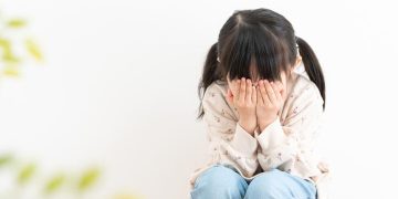 Menkes mengingatkan anak lebih rentan mengalami anxiety dan depresi akibat tekanan sosial dan paparan gawai sejak dini. (Foto: Shutterstock)
