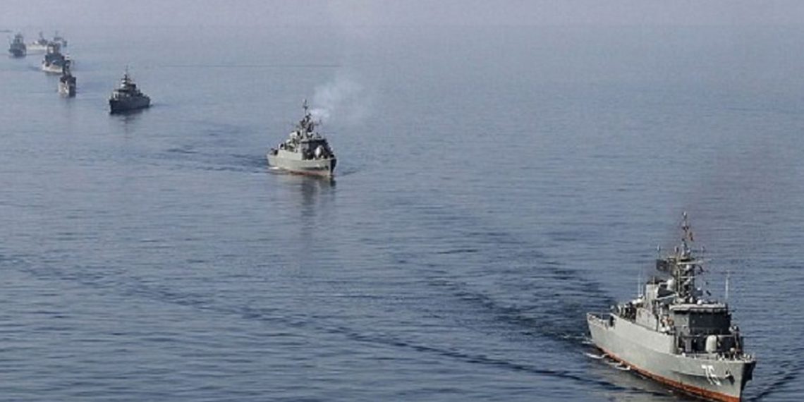 Latihan Perang Iran di Selat Hormuz Dibayangi Ancaman Militer Amerika Serikat Iran menggelar latihan perang di Selat Hormuz saat Amerika Serikat meningkatkan kehadiran militernya di Timur Tengah. (Foto: AFP/Getty Images)
