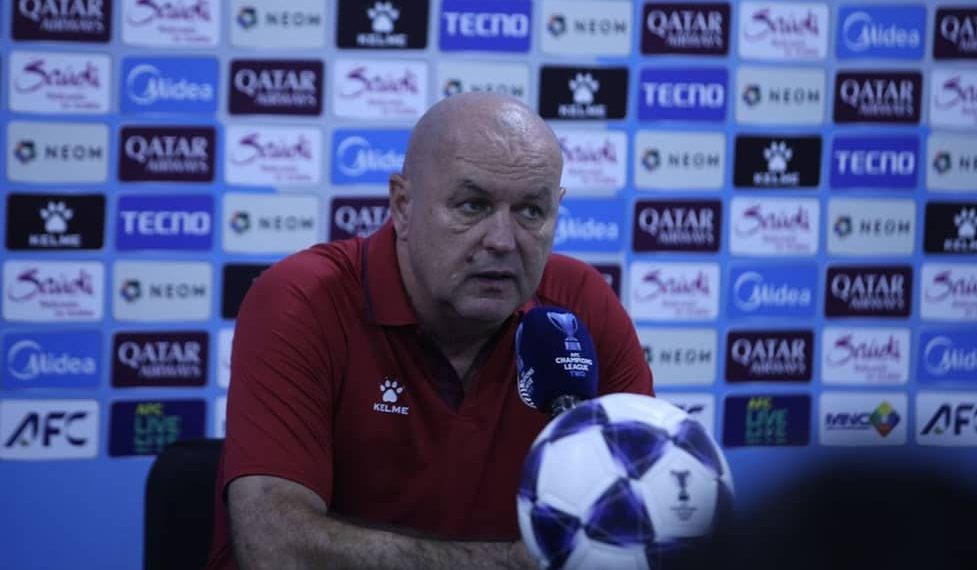 Pelatih Persib, Bojan Hodak, menyebut timnya tidak mendapat tekanan di Asian Champions League 2 dan siap tampil maksimal menghadapi Ratchaburi FC. (Foto: Persib.co.id)