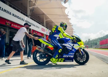 Valentino Rossi memberikan pujian setelah pertama kali menjajal Sirkuit Mandalika dan menilai karakter lintasan sangat unik. (Foto: themandalikagp.com)