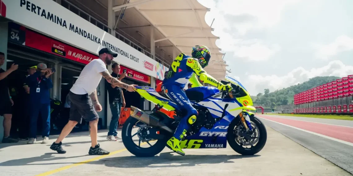 Valentino Rossi memberikan pujian setelah pertama kali menjajal Sirkuit Mandalika dan menilai karakter lintasan sangat unik. (Foto: themandalikagp.com)