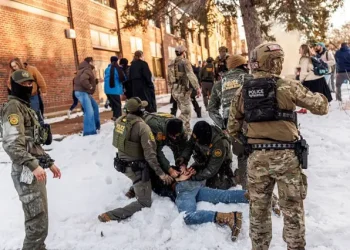 Operasi imigrasi AS di Oregon berujung insiden penembakan yang menewaskan dua orang dan memicu kecaman pejabat lokal. (Foto: AFP via Getty Images)