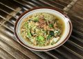 Resep mi godog Jawa kuah hangat, gurih, praktis, dan hemat. Cocok disantap saat hujan dengan bahan sederhana ala rumahan. (Foto: iStock)