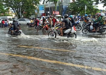 Motor yang melewati banjir wajib segera dicuci untuk mencegah karat, kerusakan kelistrikan, hingga rem bermasalah. (Foto: Dok. YIMM)