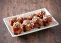 Resep takoyaki rumahan empuk dan gurih dengan isian udang dan cumi. Mudah dibuat, hemat, cocok jadi camilan ala Jepang di rumah. (Foto: DOK.SHUTTERSTOCK/SHINARI)