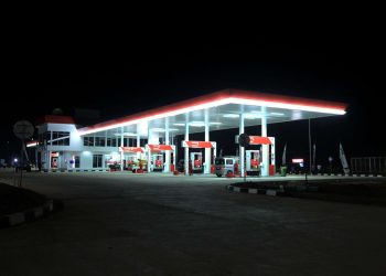 Benarkah isi BBM malam hari lebih banyak? Simak penjelasan ilmiah dan perhitungannya. (Foto: Kompas.com)