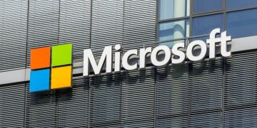 Microsoft dirumorkan akan melakukan PHK besar awal 2026 sebagai dampak restrukturisasi dan investasi besar di teknologi AI. (Foto: Tekno Kompas)
