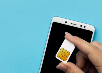 Pemerintah resmi menerapkan aturan registrasi SIM dengan biometrik wajah untuk menekan penipuan digital dan penyalahgunaan nomor seluler. (Foto: Freepik)