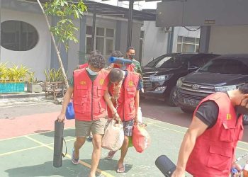 Kasus pesta seks sesama jenis di Surabaya memasuki tahap penuntutan setelah berkas dinyatakan lengkap oleh kejaksaan. (Foto: kompas.com/ACHMAD FAIZAL)