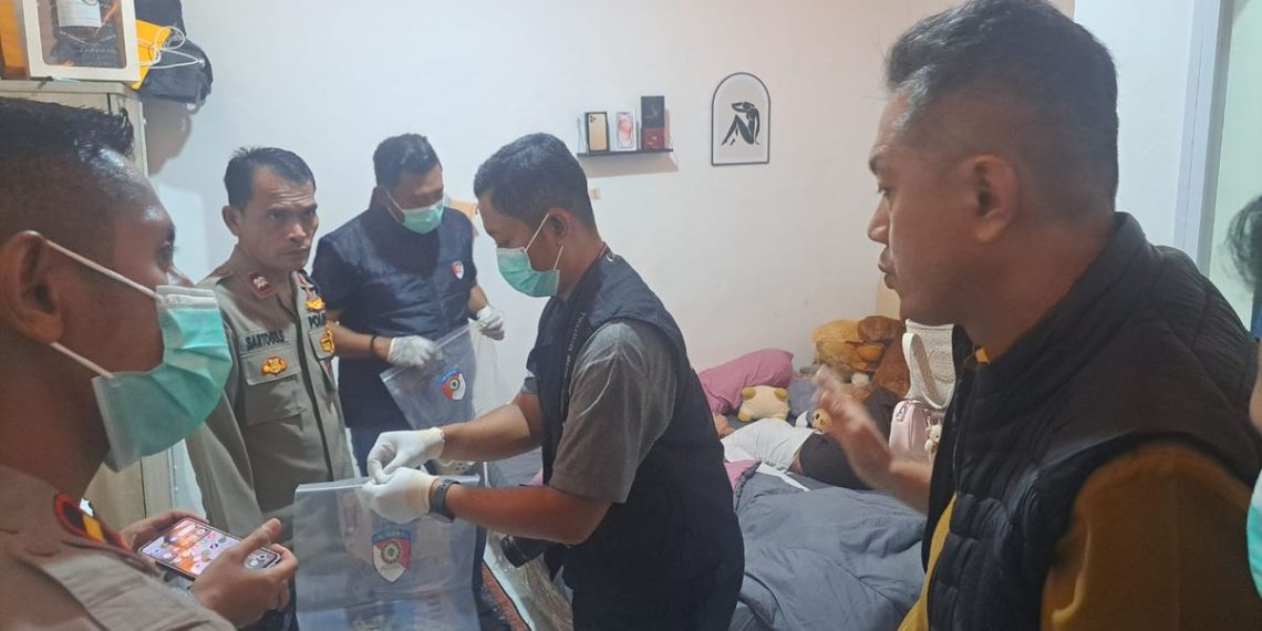 Polisi mengungkap pembunuhan terapis spa di Bekasi. Korban ditemukan tewas di kamar kos, pelaku adalah suami siri. (Foto: Dok. Polisi)