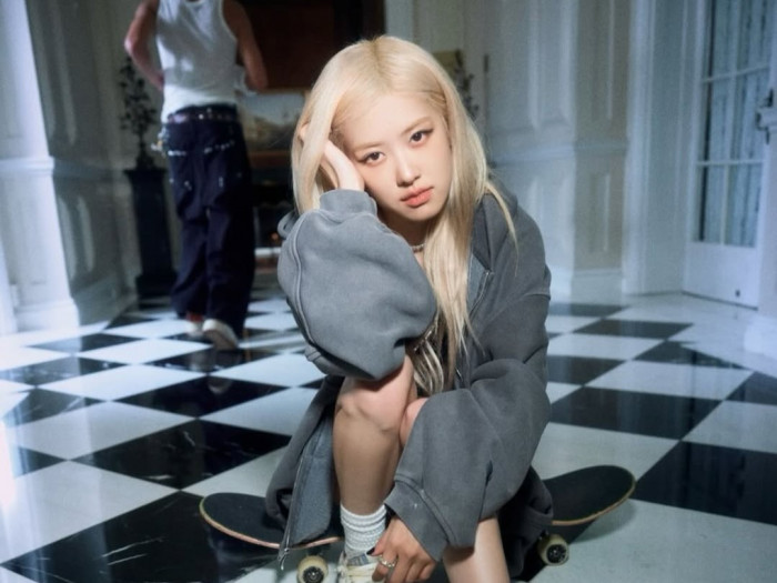 Rosé BLACKPINK hingga Lady Gaga Siap Guncang Grammy Awards 2026 Rosé BLACKPINK dipastikan tampil di Grammy Awards 2026 bersama Lady Gaga dan musisi dunia lainnya. (Foto: Instagram @roses_are_rosie)