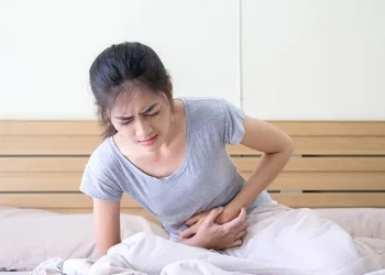 Dokter menjelaskan apakah GERD bisa memicu kematian dan risiko komplikasi jika tidak ditangani secara tepat. (Foto: Halodoc)