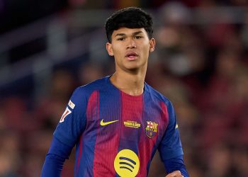 Presiden Barcelona Joan Laporta menyatakan kekecewaannya setelah Dro Fernandez memilih pindah ke Paris Saint-Germain meski sempat direncanakan bertahan di Barca. (Foto: Getty Images)