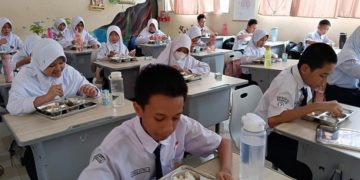 BGN menegaskan sekolah tidak boleh dipaksa menerima program Makan Bergizi Gratis. Program MBG bersifat sukarela dan tanpa intimidasi. (Foto: manaberita.com)