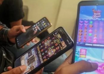 Komdigi memperingatkan transaksi judi online bisa menembus Rp1.100 triliun jika tidak ada intervensi serius dari pemerintah dan sektor swasta. (Foto: satelitnews.com)