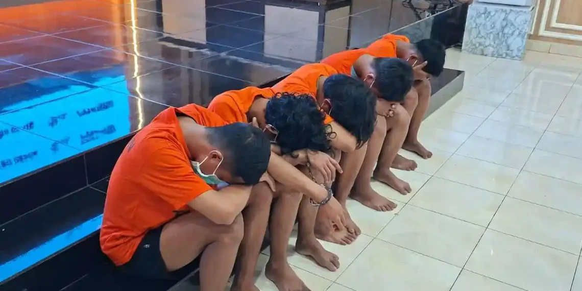 Kasus pengeroyokan maut di Depok melibatkan oknum TNI AL dan warga sipil, satu korban meninggal dunia. (Foto: Warta Kota/M. Rifqi Ibnumasy)