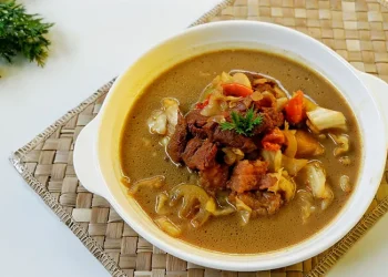 Kuah tongseng medok gurih dengan bumbu rempah khas Indonesia. Simak resep lengkap, tips, dan cara membuat tongseng ala pedagang yang praktis dan lezat.