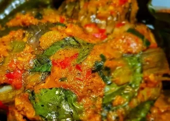 Resep pepes ikan bumbu merah kemangi yang pedas, harum, dan sehat. Lengkap dengan tips, variasi, serta cara membuat pepes ikan anti amis. (Foto: Instagram/@widii_h)