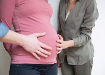 Surrogate mother kembali jadi perbincangan publik. Praktik sewa rahim memicu pro dan kontra dari sisi medis, etika, dan hukum. (Foto: Getty Images)
