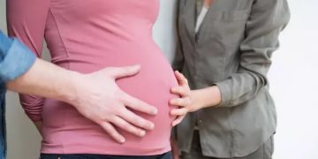 Surrogate mother kembali jadi perbincangan publik. Praktik sewa rahim memicu pro dan kontra dari sisi medis, etika, dan hukum. (Foto: Getty Images)