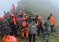 Tim SAR gabungan menemukan delapan jenazah korban pesawat ATR di Gunung Bulusaraung, dua di antaranya telah teridentifikasi. (Foto: Metro TV News)