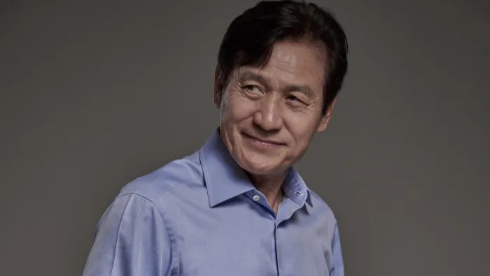 Aktor Legendaris Korea Ahn Sung Ki Wafat, Perjalanan Karier dan Riwayat Penyakit Aktor legendaris Korea Selatan Ahn Sung Ki meninggal dunia pada usia 74 tahun setelah berjuang melawan penyakit kanker darah sejak 2019. (Foto: dok. Lotte Entertainment)