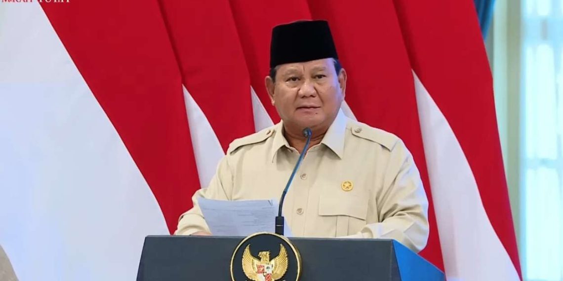 Presiden Prabowo Subianto mengumpulkan rektor dan guru besar di Istana untuk membahas kajian sosial humaniora dan penguatan iptek nasional. (Foto: Biro Pers Sekretariat Presiden)