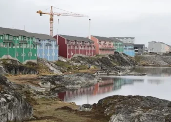 Delapan negara Eropa secara bersama menyatakan dukungan pada kedaulatan Greenland dan menolak upaya aneksasi Amerika Serikat berdasarkan prinsip Piagam PBB dan keamanan NATO. (Foto: LUDOVIC MARIN/AFP via Getty Images)