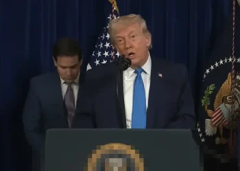 Donald Trump mengklaim dirinya sebagai Presiden Sementara Venezuela melalui media sosial dan memicu kontroversi internasional. (Foto: kabar24.bisnis.com)