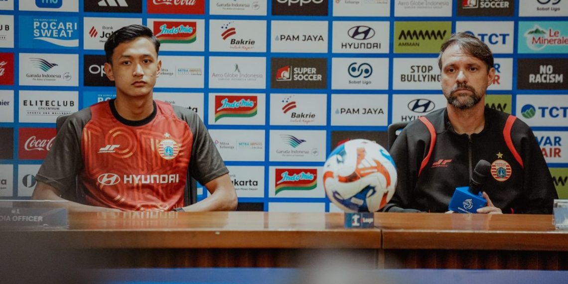 Alasan Kuat Persija Rekrut Shayne Pattynama Menurut Mauricio Souza Mauricio Souza mengungkap alasan Persija Jakarta merekrut Shayne Pattynama untuk memperkuat skuad musim ini. (Foto: Media Persija)