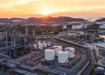 Trump menyatakan pemerintah sementara Venezuela akan menyerahkan minyak berkualitas tinggi ke Amerika Serikat dan hasil penjualan akan dikendalikan untuk kepentingan AS dan Venezuela.