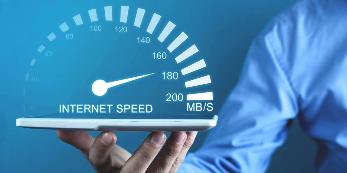 Komdigi menyebut kecepatan internet Indonesia meningkat signifikan hingga 2025, dengan perluasan 4G, 5G, dan pembangunan infrastruktur nasional. (Foto: Pinterest)