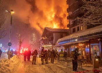 Pengunjung menceritakan detik-detik menyelamatkan diri dari kebakaran bar di resor ski mewah Crans Montana, Swiss, saat malam tahun baru 2026. (Foto: Instagram @newsinaimagination)