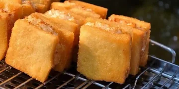 Resep roti goreng udang gurih dan renyah, mudah dibuat, hemat bahan, cocok untuk camilan rumah, bekal anak, hingga ide jualan. (Foto: Youtube)