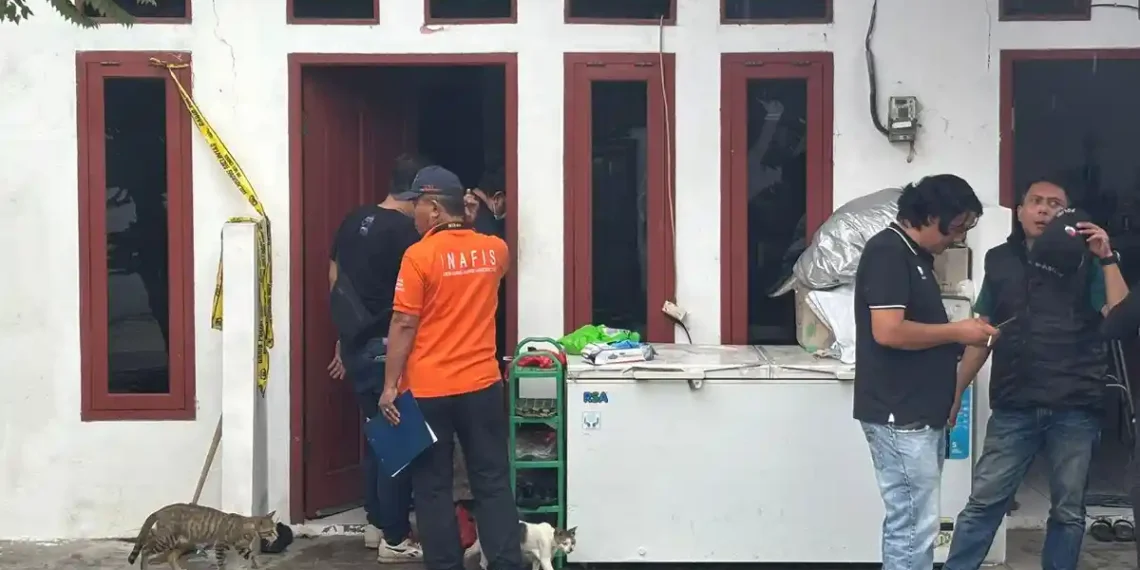 Kronologi dan temuan terbaru soal satu keluarga tewas di Warakas Jakarta Utara diduga akibat keracunan dengan autopsi masih dilakukan polisi. (Foto: Tribunnews)