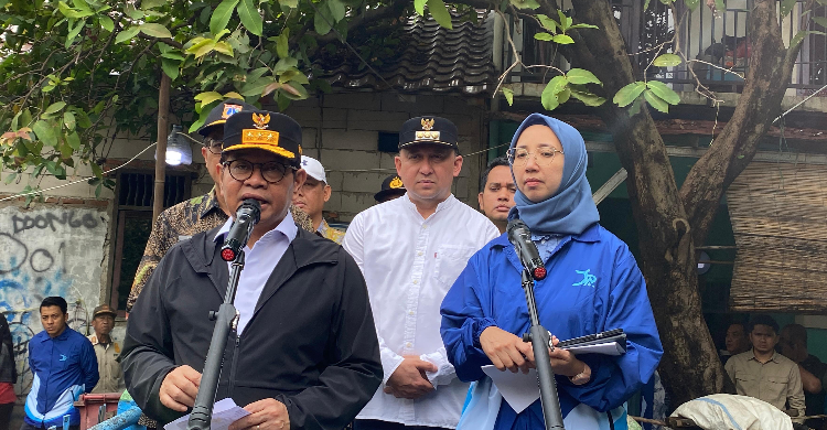 Pramono Izinkan Sekolah Daring dan WFH Selama Cuaca Ekstrem Jakarta Gubernur DKI Pramono Anung mengizinkan sekolah daring dan WFH hingga 27 Januari imbas cuaca ekstrem dan banjir. (Foto: Zahra/RM)