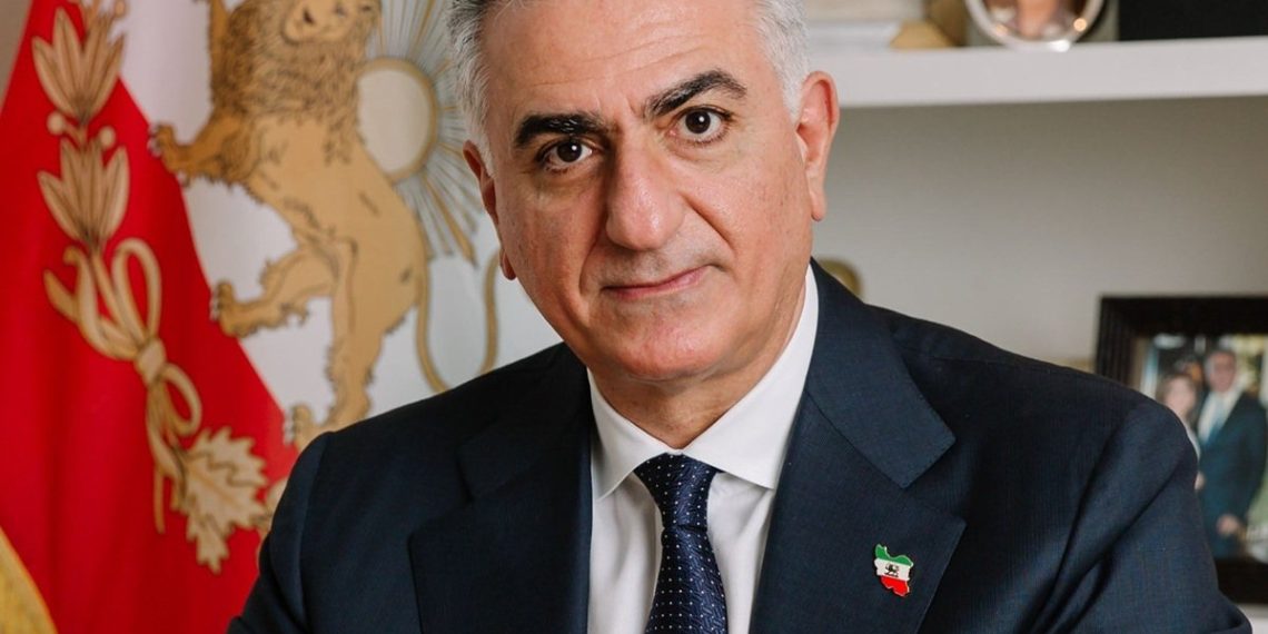 Reza Pahlavi kembali mencuri perhatian setelah menyerukan rakyat Iran merebut kota dan menggulingkan rezim Ayatollah Khamenei. (Foto: X)