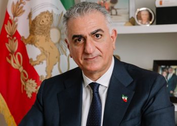 Reza Pahlavi kembali mencuri perhatian setelah menyerukan rakyat Iran merebut kota dan menggulingkan rezim Ayatollah Khamenei. (Foto: X)