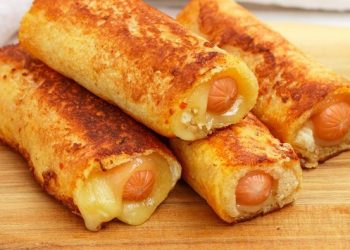 Resep sandwich gulung keju sosis renyah di luar dan lumer di dalam, praktis, hemat, cocok untuk camilan rumah dan bekal anak. (Foto: Detik Food)