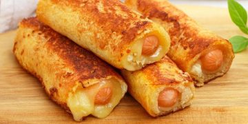 Resep sandwich gulung keju sosis renyah di luar dan lumer di dalam, praktis, hemat, cocok untuk camilan rumah dan bekal anak. (Foto: Detik Food)