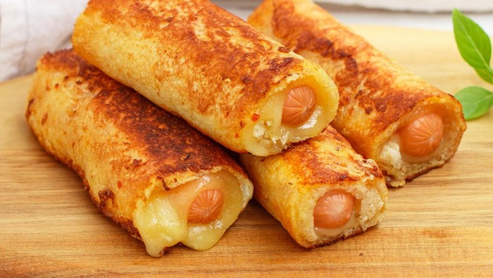 Sandwich Gulung Keju Sosis Renyah Lumer, Camilan Simpel Favorit Semua Umur Resep sandwich gulung keju sosis renyah di luar dan lumer di dalam, praktis, hemat, cocok untuk camilan rumah dan bekal anak. (Foto: Detik Food)