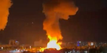 Presiden AS Donald Trump dikabarkan memerintahkan serangan militer ke fasilitas Venezuela. Pejabat AS menyebut operasi menargetkan objek vital termasuk fasilitas militer. (Foto: Sky News)