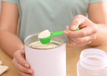 Dokter menjelaskan bahaya racun cereulide yang sempat dikaitkan dengan susu formula bayi. (Foto: iStock)