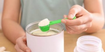 Dokter menjelaskan bahaya racun cereulide yang sempat dikaitkan dengan susu formula bayi. (Foto: iStock)