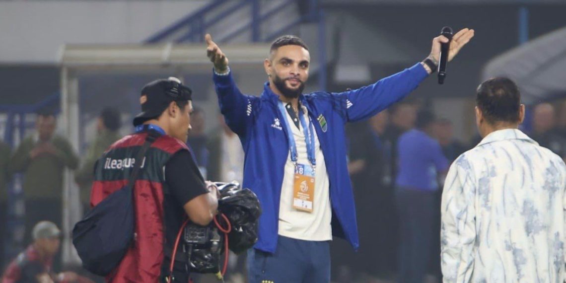 Layvin Kurzawa terkesan dengan sambutan bobotoh di Stadion GBLA dan mengaku tak sabar membela Persib Bandung pada kompetisi musim ini. (Foto: RRI/Bilal)