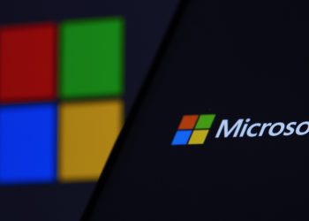 Microsoft mengingatkan pengguna Windows 10 untuk segera update sebelum sertifikat Secure Boot kedaluwarsa pada Juni 2026. (Foto: Below the Sky via Shutterstock)